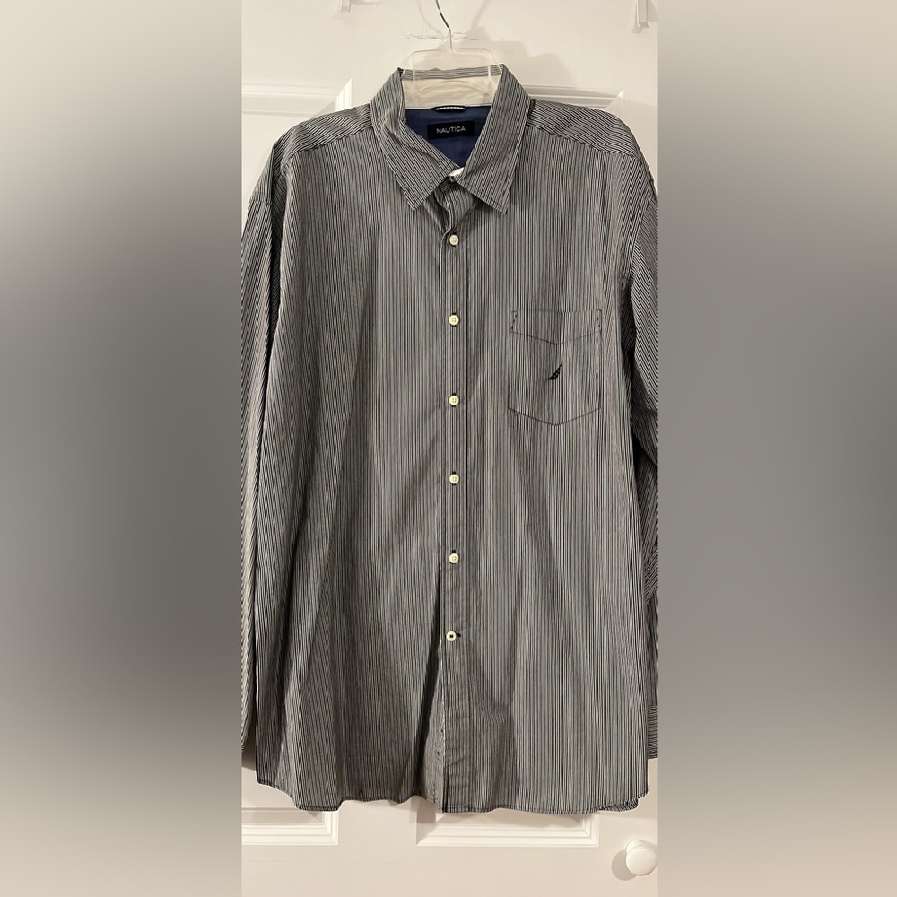 Men’s Nautica size XL button down shirt